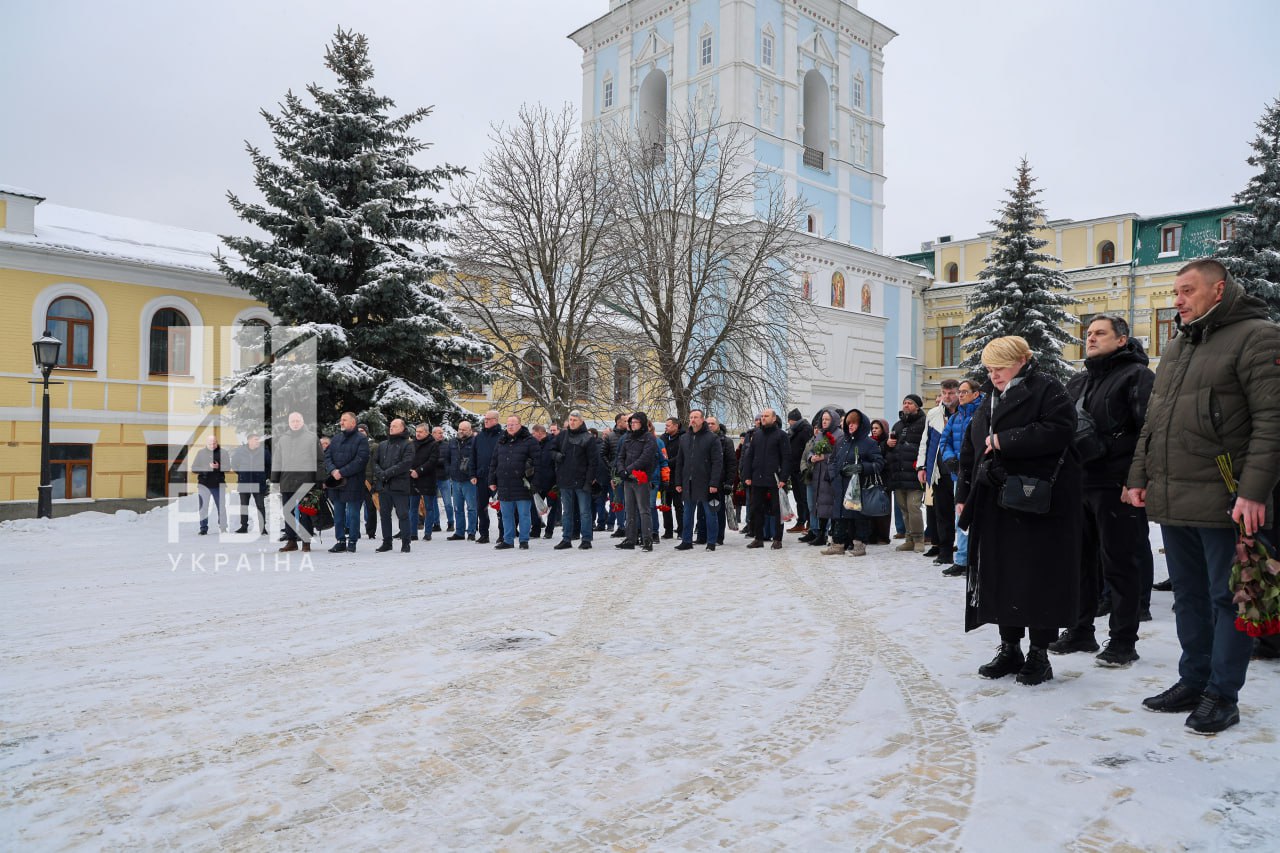 "Загинув, повертаючи світло Києву". У столиці попрощалися з екс-головою "Укренерго" Брехтом